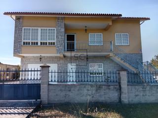 Rent House in Mugardos. Casa con finca en mugardos
