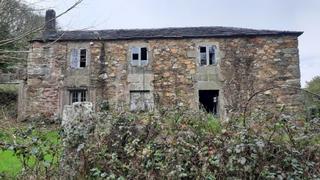 Casale in San Sadurniño. Casona en piedra para restauracion en san saturnino