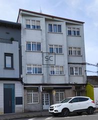 Edificio  Lugo. Edificio completo en as pontes