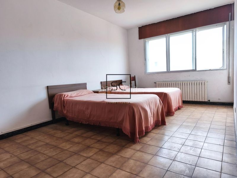 Foto d55606e9-4293-424f-8a8c-63fc5a2379d1. Edificio  completo en as pontes en Pontes de García Rodríguez (As)