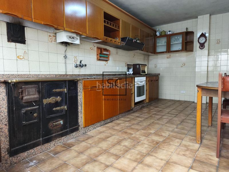 Foto ec64b867-f85f-40e3-99ac-8e96eddcd338. Edificio  completo en as pontes en Pontes de García Rodríguez (As)