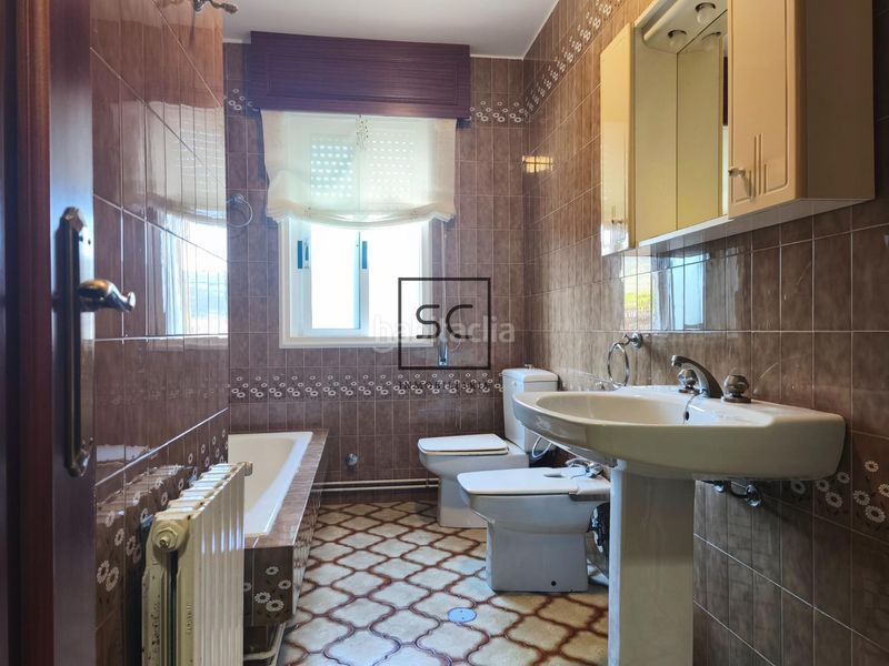 Foto eafa6b5e-01b6-4d15-b081-9c89c8a0616f. Casa amb calefacció aparcament piscina a Área Rural Ferrol