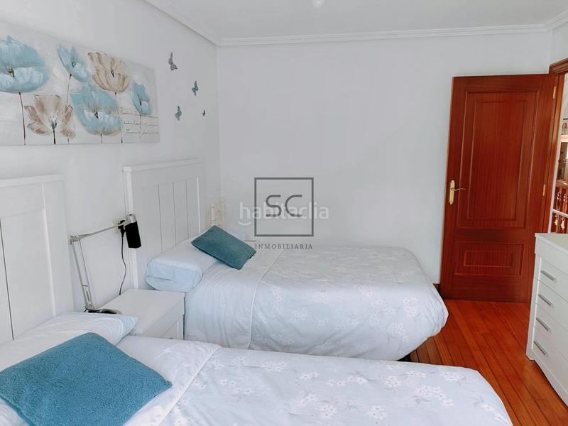 Foto 00dcc510-169b-471d-8593-89e667892a3d. Casa amb calefacció aparcament a Piñeiros - Freixeiro Narón