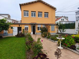 Maison à Neda. Dos viviendas en neda, con finca y aparcamiento