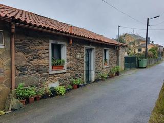 Lloguer Casa adossada a Sobrado. Casa de planta baja con garaje y finca