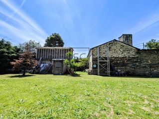 House  Trece. Casa de piedra para restaurar con finca edificable en sedes, nar