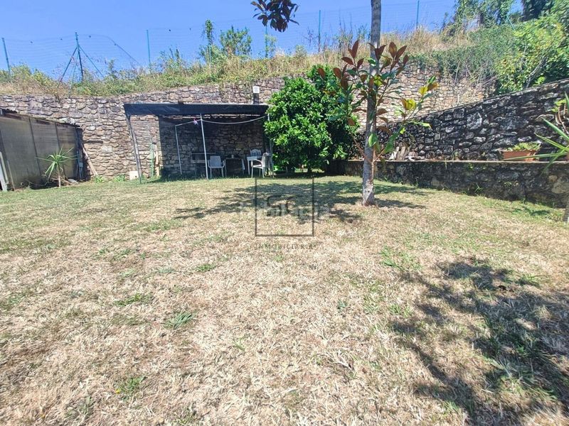 Foto 43f0ed00-2532-44c6-b8b6-6f32f7afd3e6. Casa  de piedra para restaurar con finca edificable en sedes, . en Narón