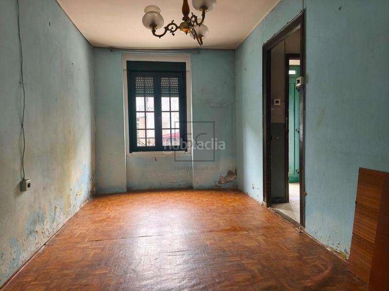 Foto 5093864d-8032-4900-ba63-701fb012e880. Casa adosada  con bodega y finca en piñeiros, en Narón