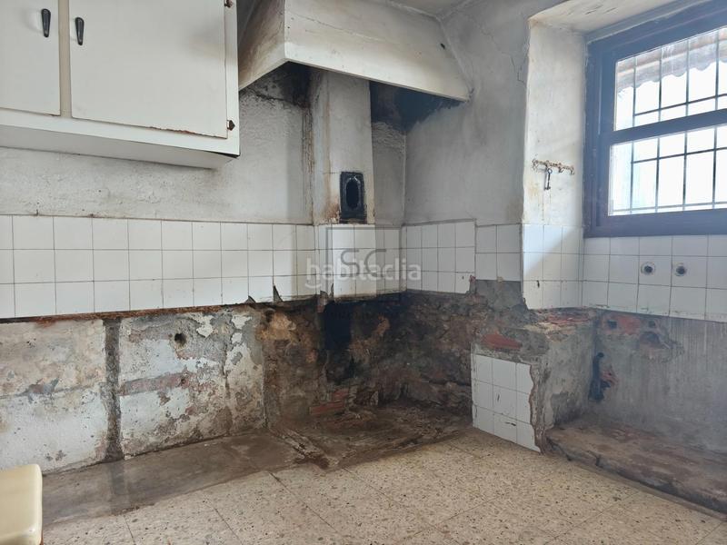 Foto f3a2d56a-e7f0-4e3e-bec8-76652ef6bdd0. Casa adosada  con bodega y finca en piñeiros, en Narón