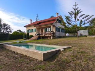 Chalet à Ares. Chalet con piscina en el raso, ares
