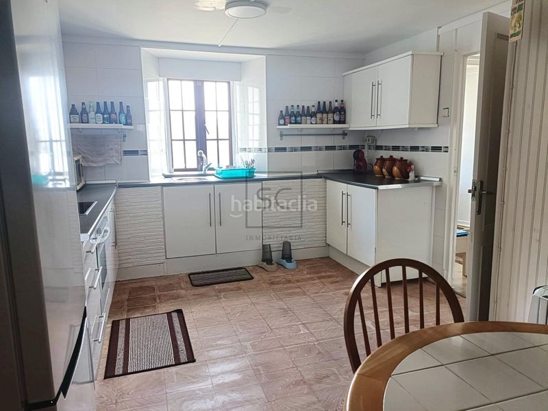 Foto 5e03fa1a-bbd2-4ad1-befd-1022cead465d. Casa amb aparcament a Cedeira