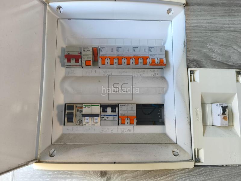 Foto fabb7e6b-7a7e-460f-9dfc-938b7aceeb15. Semi detached house with heating in A Malata - Catabois - Ciudad Jardín Ferrol