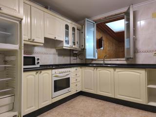 Appartement à A Malata - Catabois - Ciudad Jardín. Bajo vivienda con terraza cubierta en cataboisferrol