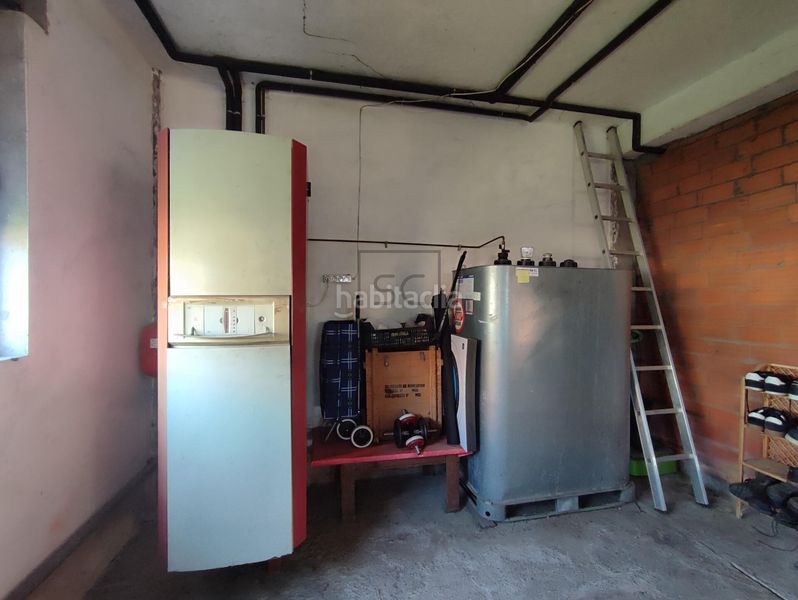 Foto f917f240-5ea4-48c0-9453-be3adfc588f4. Xalet amb aparcament a Ares