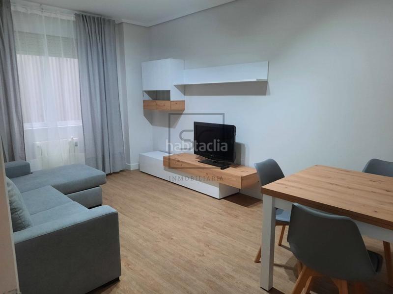 Foto d0da04dc-70bd-4cbf-b01f-1b86cf245097. Alquiler apartamento  amueblado en el centro en Ferrol