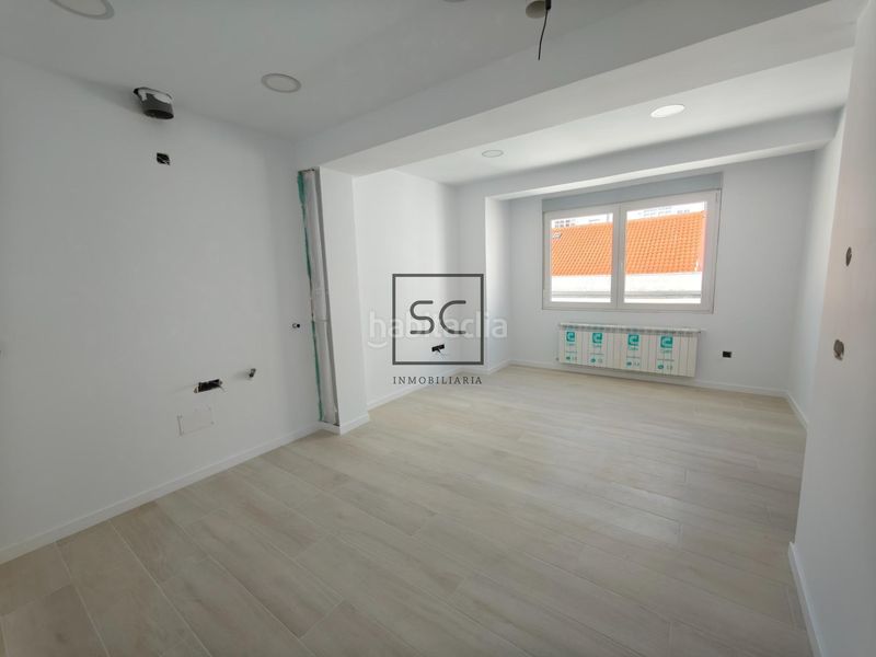 Foto e887615e-e1f5-42e2-b7d3-3f21081c0228. Pis a Centro Ferrol