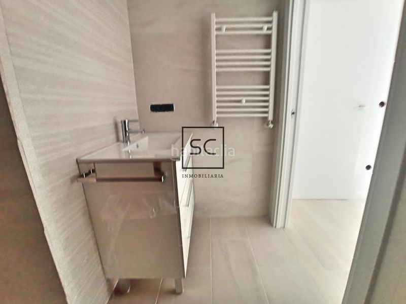 Foto 26298066-6de3-4bc4-b207-f9a3952903a1. Pis amb aparcament a Centro Ferrol