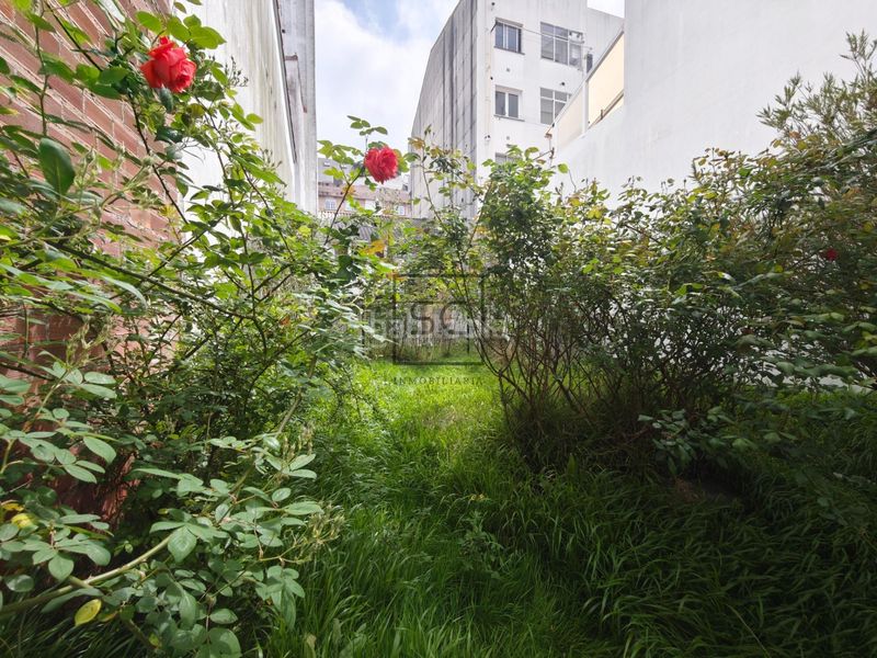 Foto 99fa8d47-e843-4b50-ba0d-c1a445d869b2. Casa  con jardín y garaje en Porta Nova, en Porta Nova Ferrol