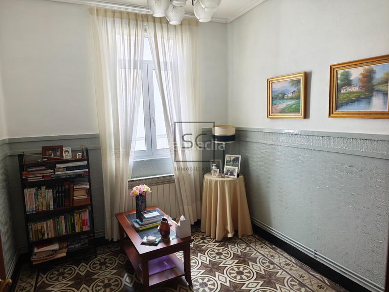 Foto e251ad32-51c3-4f77-b394-c1bb8d913e85. Casa  con jardín y garaje en Porta Nova, en Porta Nova Ferrol