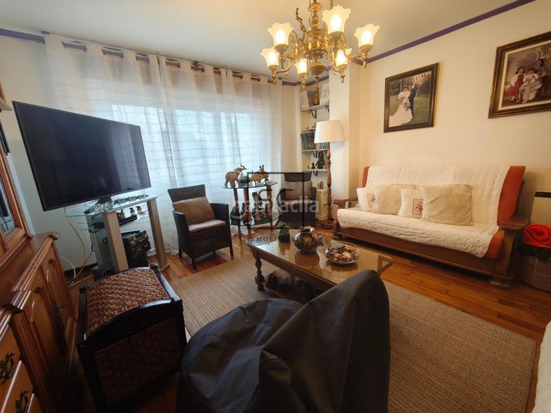 Foto 9bcfa44a-6b71-4fbd-926d-e4ca543567a8. Piso  con garaje, ascensor y trastero en ultramar, en Ferrol