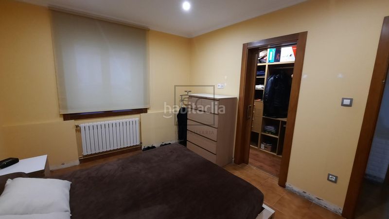 Foto 1130a617-4d94-45de-bc3c-5d6157e96c9c. Casa adossada amb aparcament a Neda