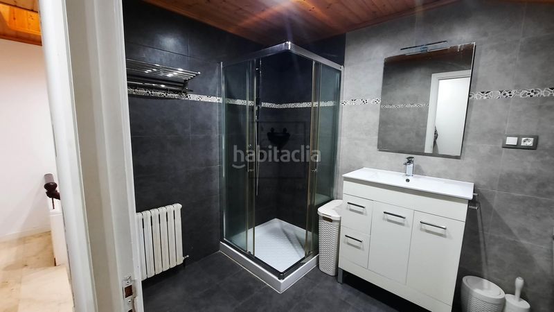 Foto bf253f5e-52da-48fd-a7f0-96293a716e7f. Casa adossada amb aparcament a Neda