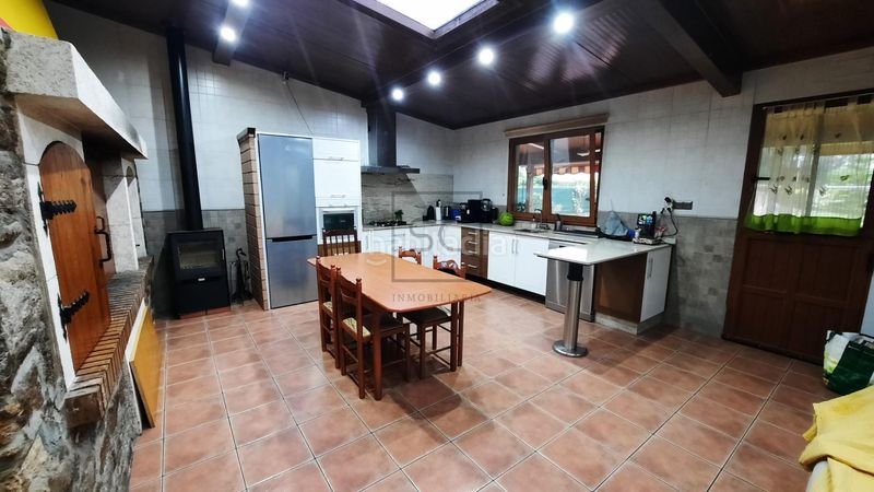 Foto e633e077-a9cf-4006-9d6b-a7859afc7d72. Casa adossada amb aparcament a Neda