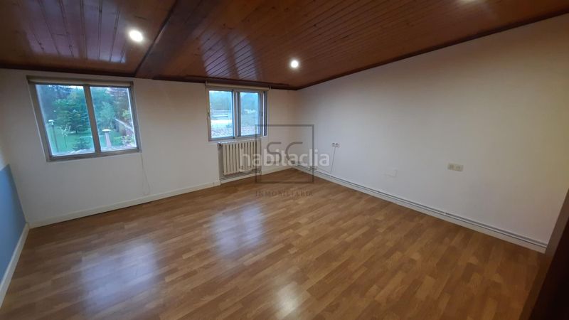 Foto eb63286c-746d-422c-9fce-10b2f6052dfe. Casa adossada amb aparcament a Neda