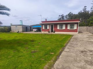 Casa in Monfero. Casa con finca y bodegas en monfero