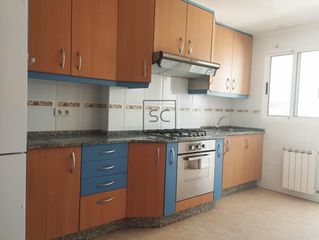 Rent Flat in Alto del Castaño. Piso en santa cecilia, narón.