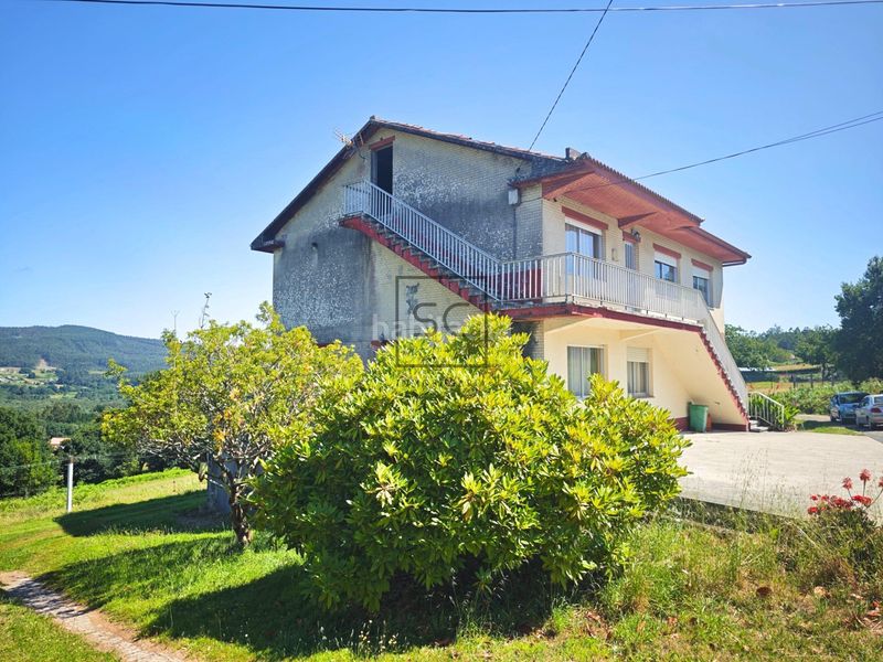 Foto 097e936d-e4eb-4206-ada7-d0154d2b38bf. Casa amb aparcament a Sedes - Pedroso - Doso Narón