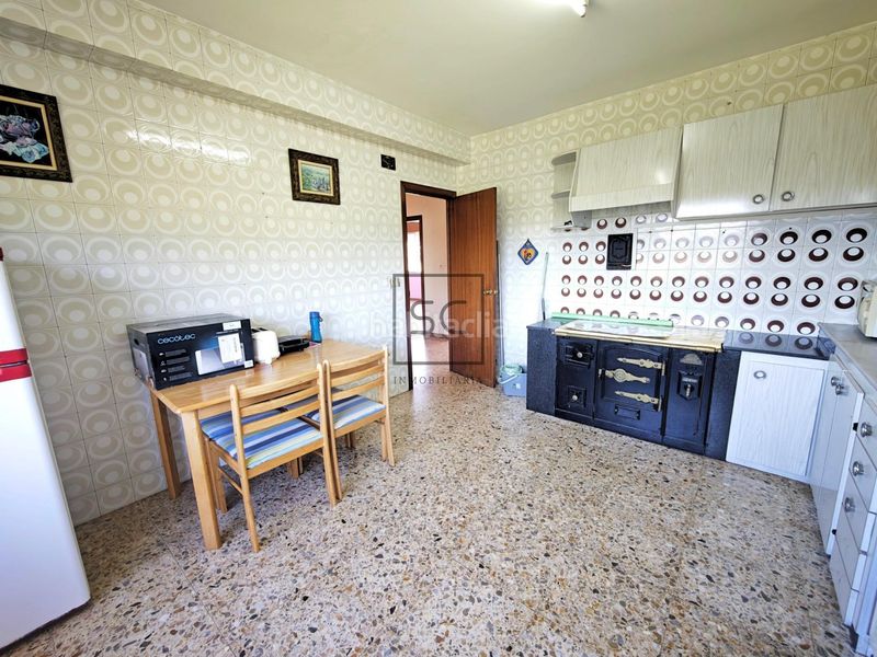 Foto c5991813-37ca-4280-8192-bb5fd18bdd97. Casa amb aparcament a Sedes - Pedroso - Doso Narón