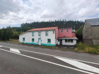 Maison à Ortigueira. Casa y negocio en mera de arriba, ortigueira.