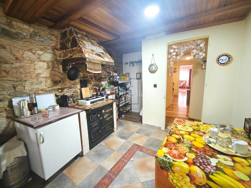 Foto e05b75ec-8900-4094-a0a4-93ae9a9ca8ca. Casa adossada a Ortigueira