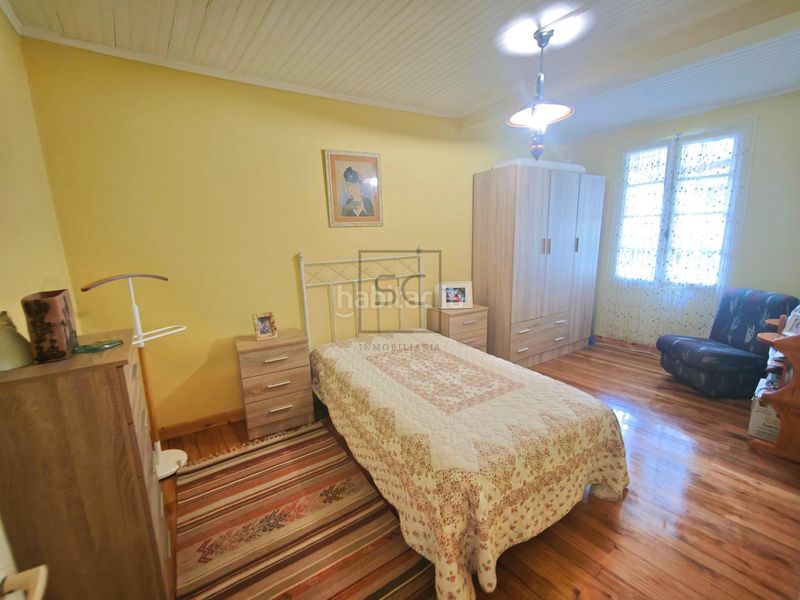 Foto f4e82882-e9a8-45b3-a577-ab914dd16bd9. Casa adossada a Ortigueira