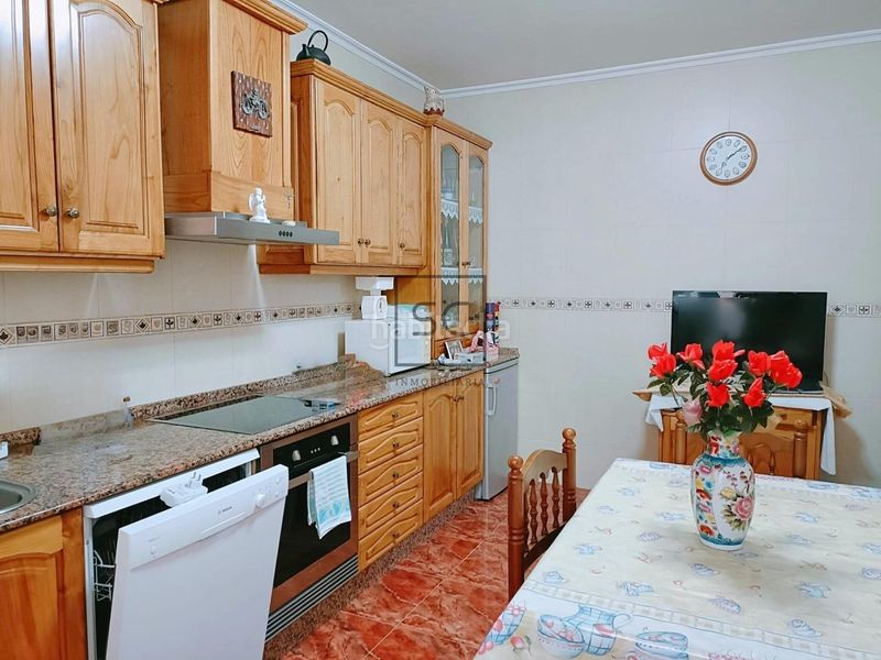Foto d962ea90-266d-4842-a1b9-8d5aca33da39. Casa amb calefacció aparcament a Alto del Castaño Narón