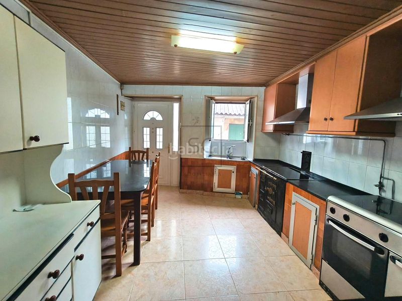Foto cb2c50cc-fe11-4190-b5de-33ff699a7489. Casa adossada a Mañón