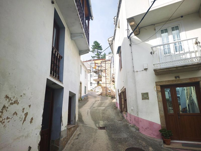 Foto d33b38a0-79fc-4a46-981c-da608f7543be. Casa adossada a Mañón