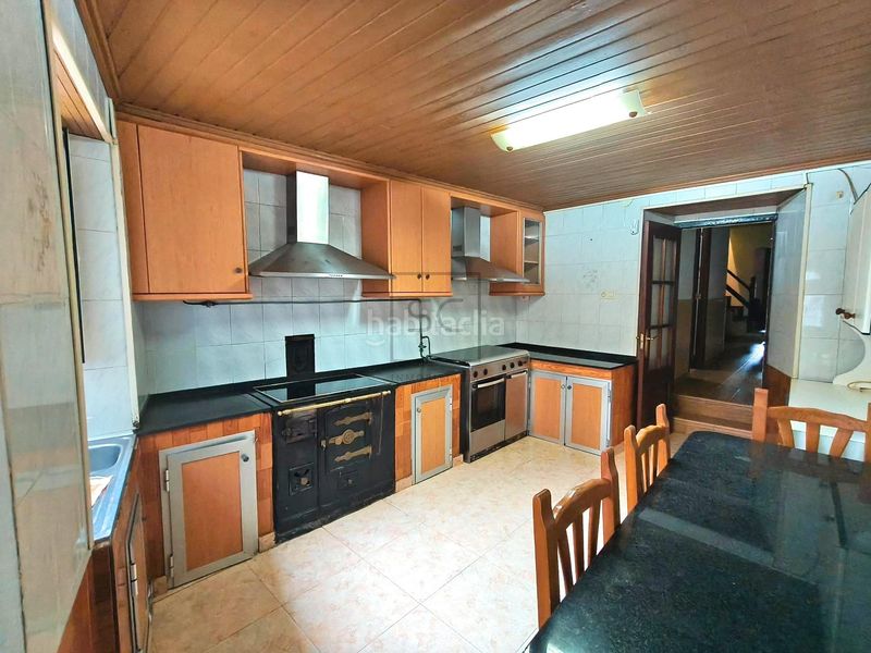 Foto dfb8774e-e31b-49fd-9cca-8298c4d68d3d. Casa adossada a Mañón