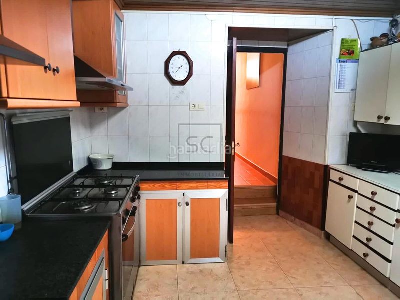 Foto f6f19dbd-06a7-4b2a-a280-a279eccf0b9e. Casa adossada a Mañón