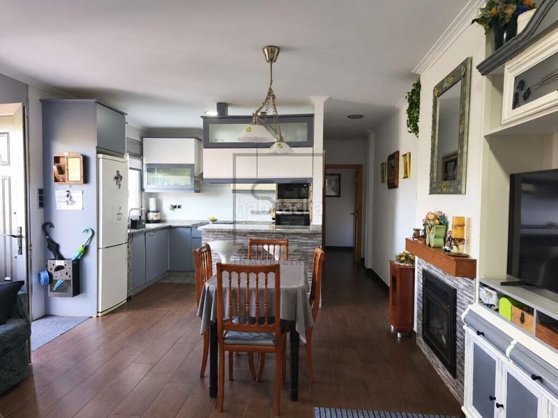 Foto 1fa8d962-e3b9-440c-a2fe-3a43fd1ed310. Casa adossada amb calefacció aparcament a Miño