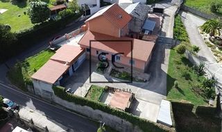 Semi detached house in Miño. Casa con dos viviendas independientes en leiro, miño