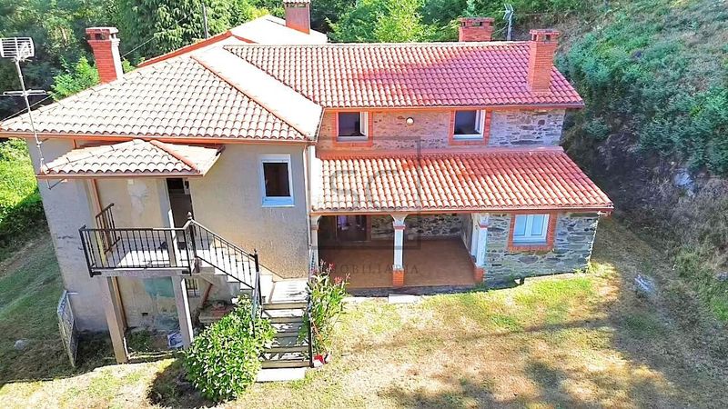 Foto 493493c7-a223-465c-9aa5-00dbe0bc4875. Casa a Abegondo