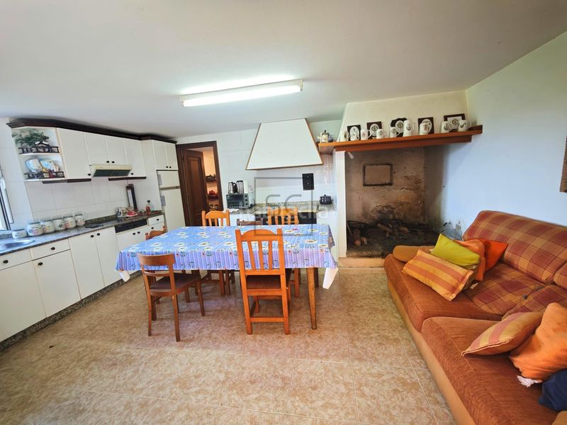 Foto ba59059b-bf9d-4063-8d96-a7677dc6bb1e. Casa a Abegondo
