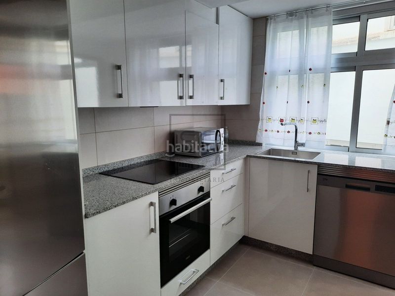Foto b5a06d82-6547-4dee-8891-f072affe5450. Rent flat with heating in Centro Ferrol