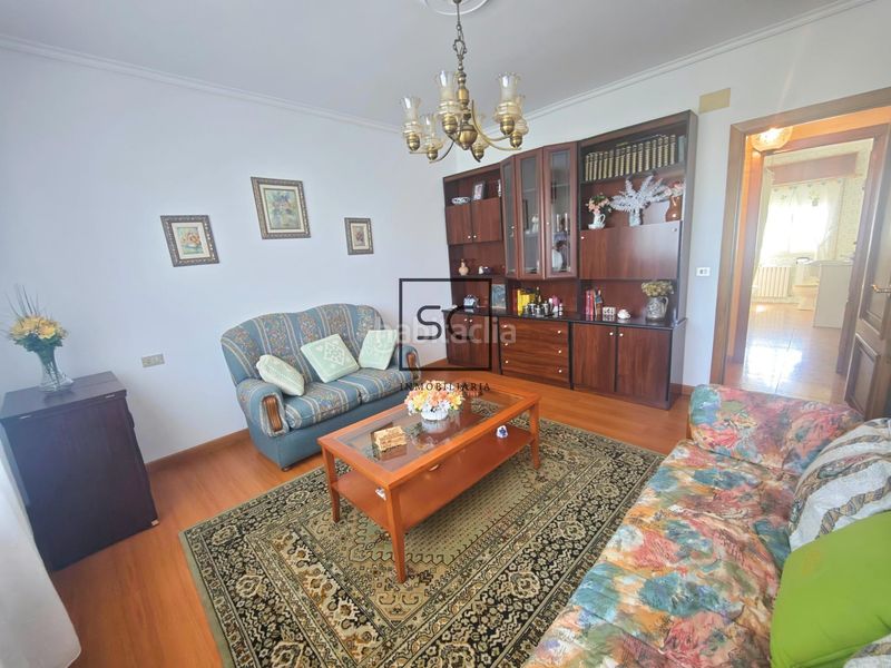 Foto c949bd9f-2ab6-4125-a723-3732078c60c7. Casa con riscaldamento parcheggio in A Malata - Catabois - Ciudad Jardín Ferrol