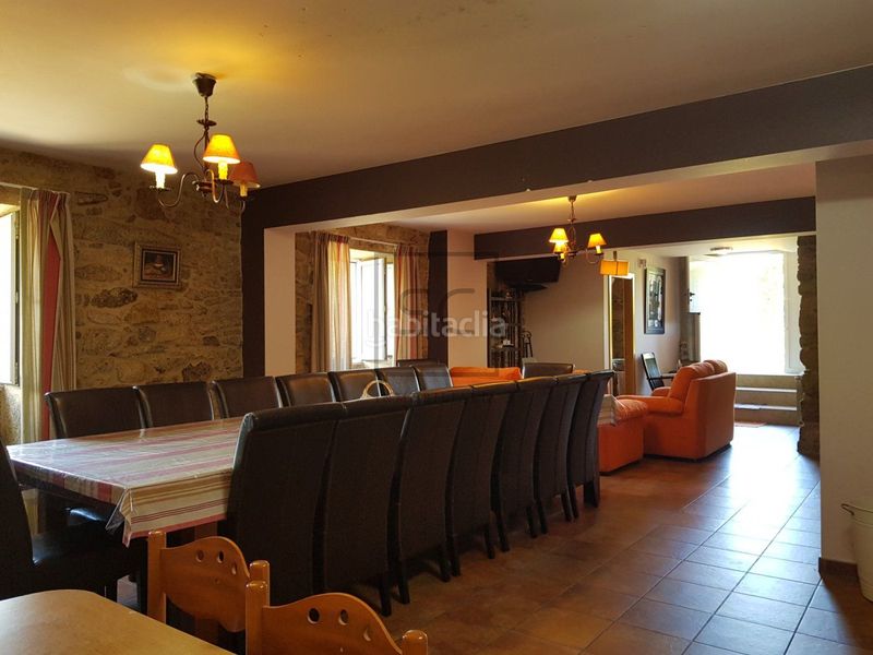Foto c6e8564a-48ca-4980-aaa3-352e24df2a18. Masia amb aparcament a Laxe
