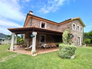 Chalet  Travesa. Casa   de piedra restaurada con jardín en fene, fene