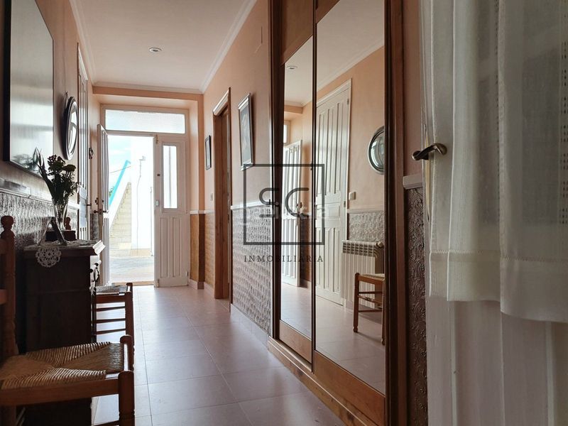 Foto e7a87990-dd75-4eb6-8f95-06a8f5705bbf. Casa amb aparcament a Mugardos
