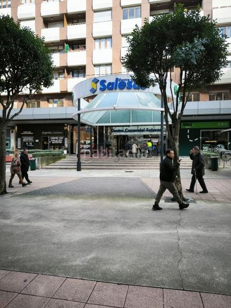 Foto ffbadbd9-6784-42b1-a336-f4521f5a72fc. Local comercial a Salesas - Foncalada - Campoamor Oviedo
